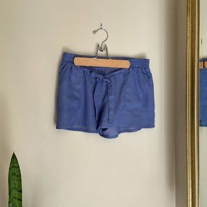 Blue shorts with bow in front